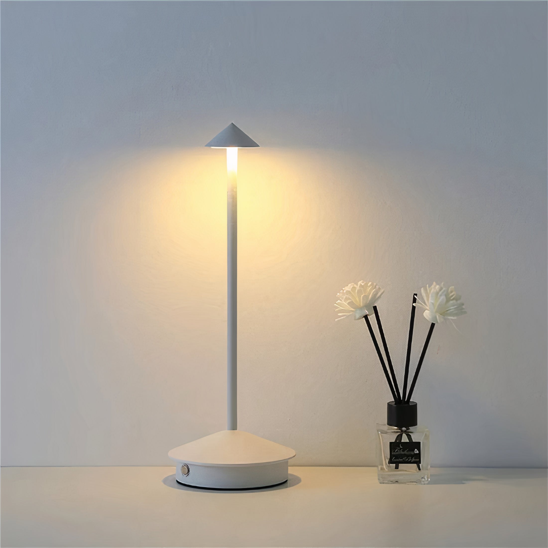 Moderne Tischlampe Skandinavisch, Warmes Licht, Kompaktes Design