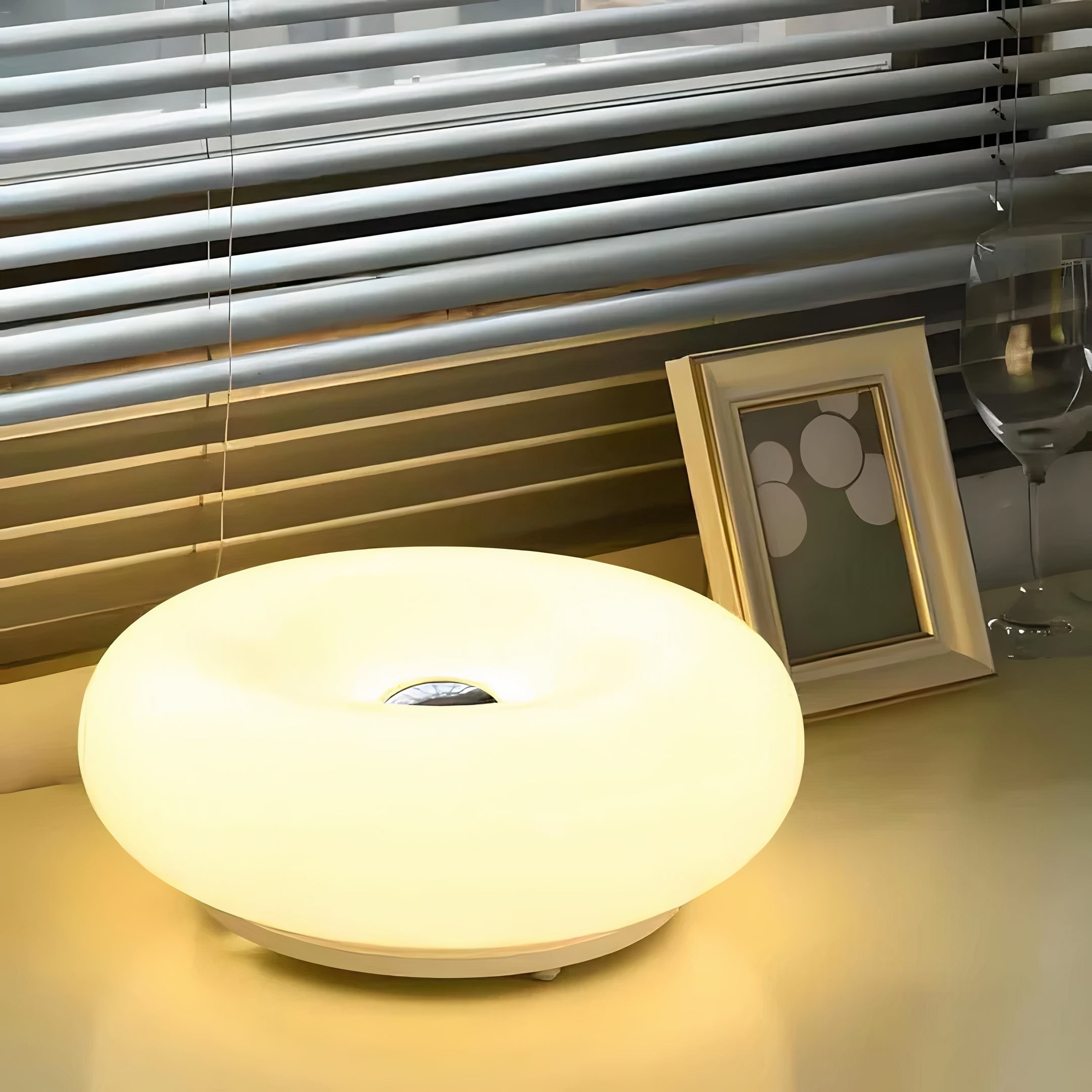 Bauhaus Tischlampe LED dimmbar, Glas Ring Tischleuchte