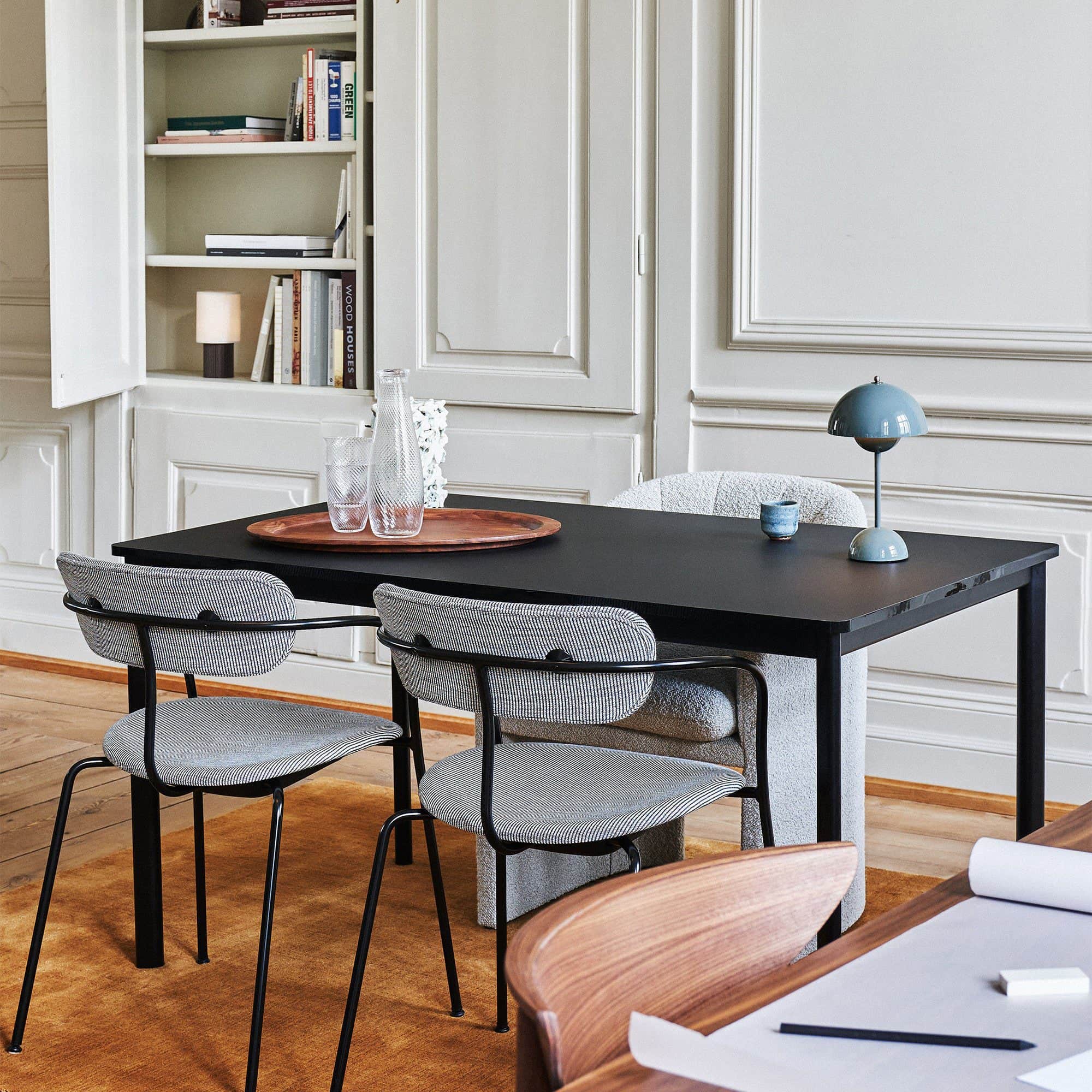 Skandinavische LED Tischlampe Metall – Dimmbar & Kabellos, Modernes Design