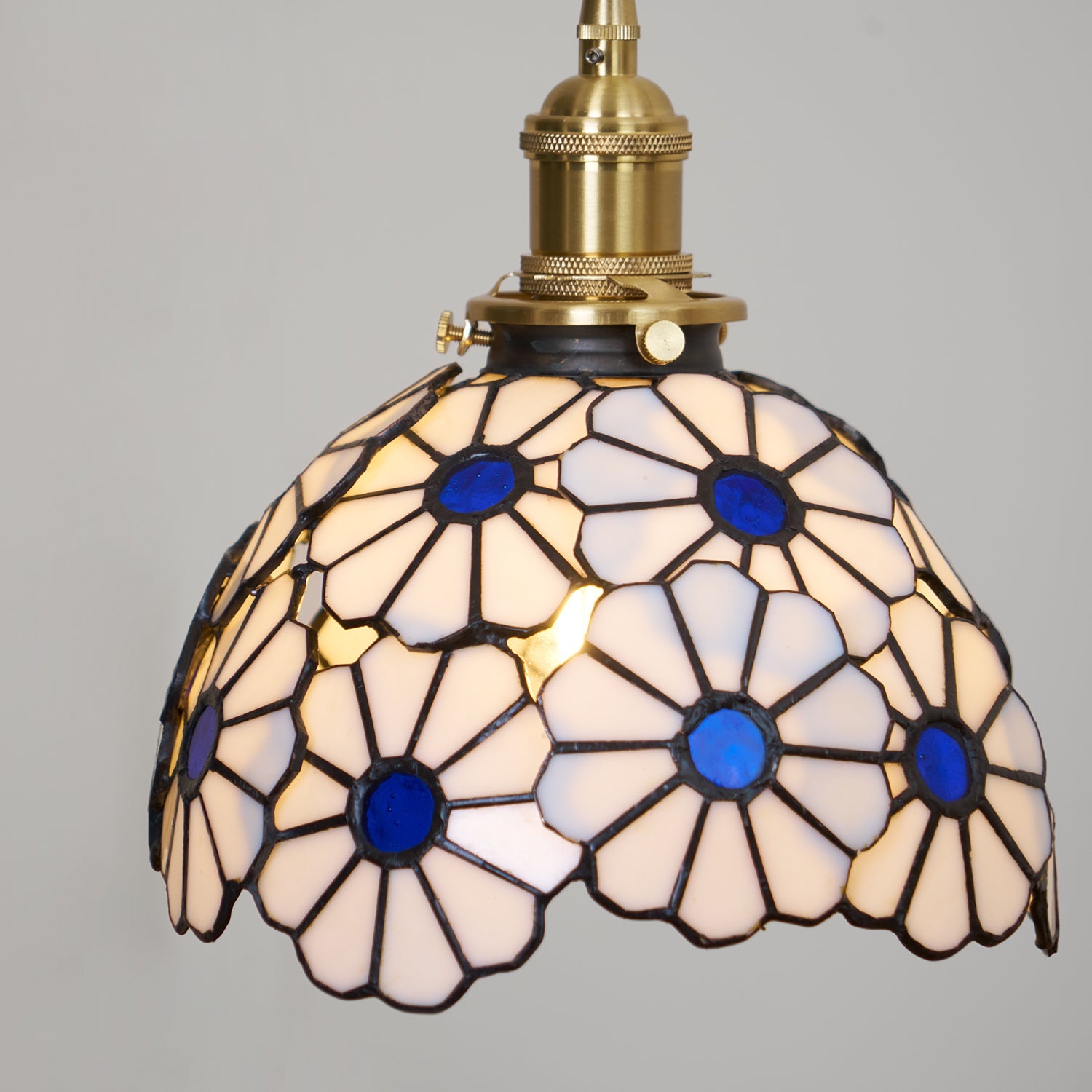Buntglas Pendelleuchte Blumenform, Handgefertigt aus Messing, Vintage Dimmbar