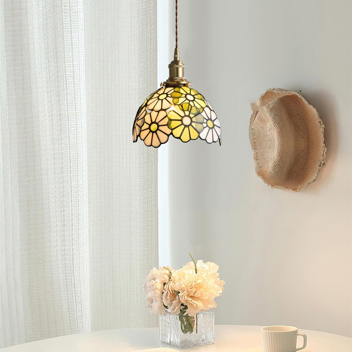 Buntglas Pendelleuchte Blumenform, Handgefertigt aus Messing, Vintage Dimmbar