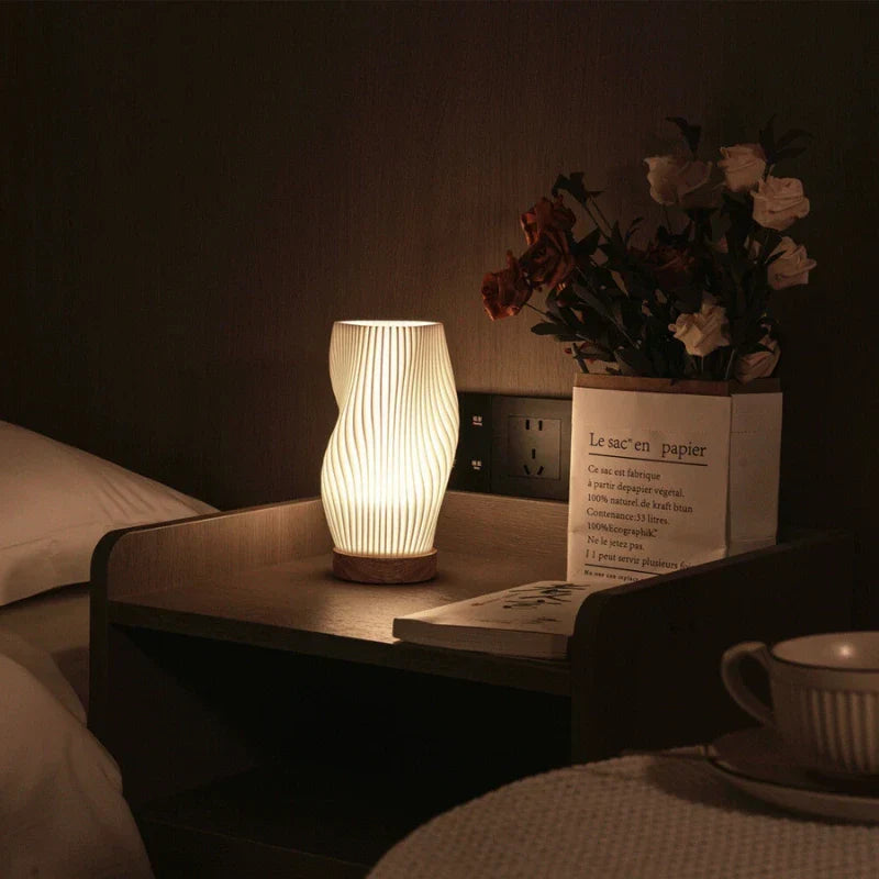 LED Tischlampe Holz – Wellen / Wirbel / Wolken Design, Dimmbar, USB
