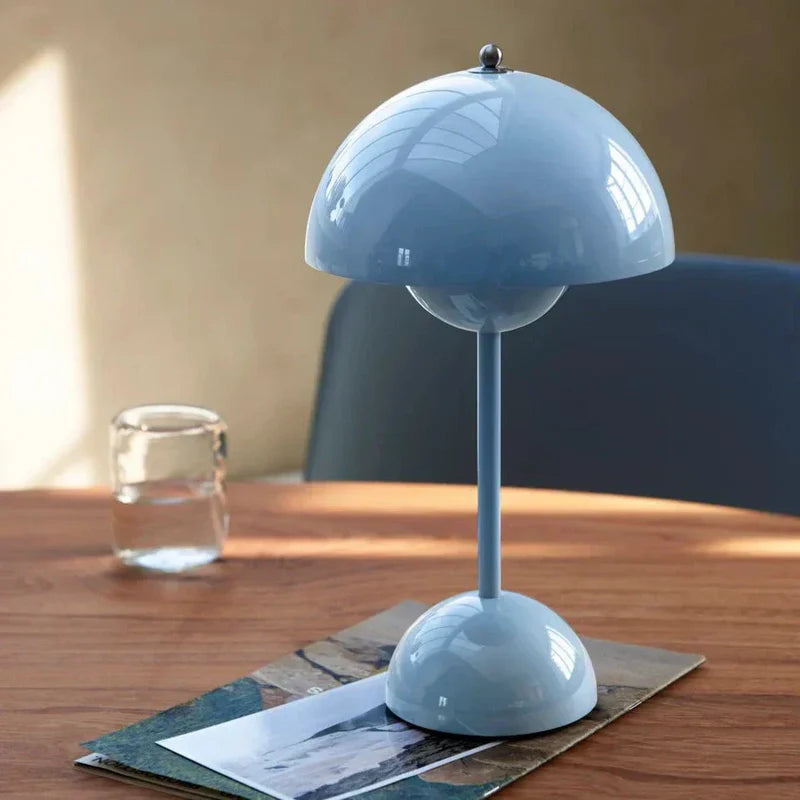 Skandinavische LED Tischlampe Metall – Dimmbar & Kabellos, Modernes Design