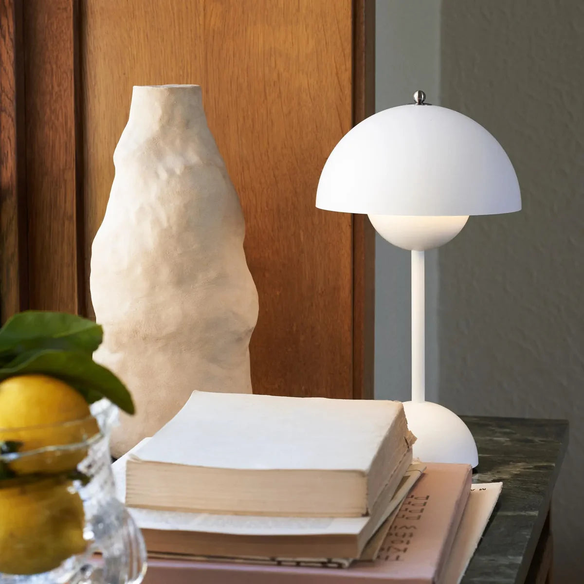 Skandinavische LED Tischlampe Metall – Dimmbar & Kabellos, Modernes Design
