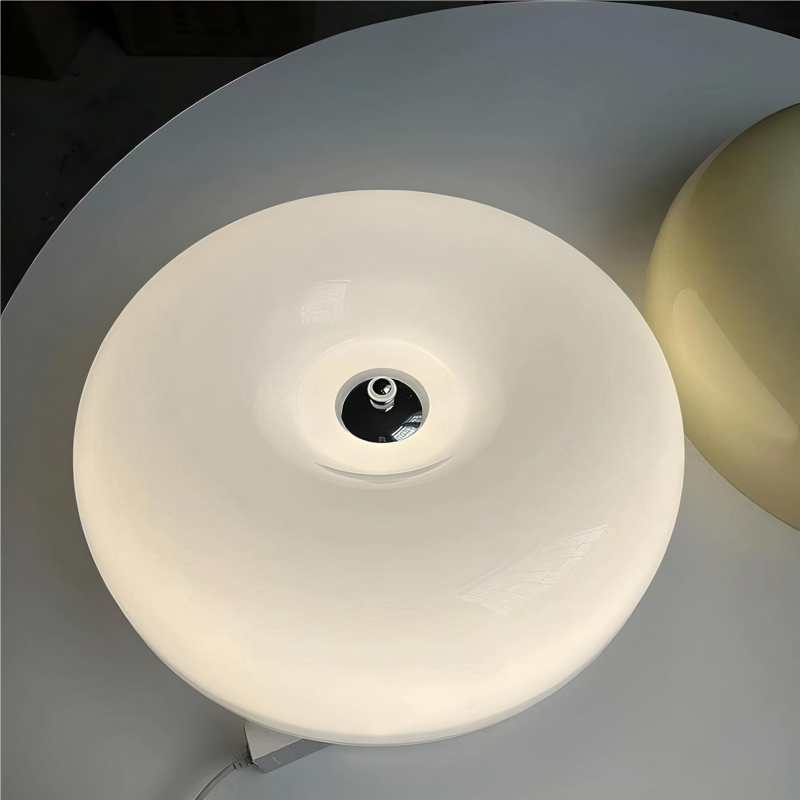 Bauhaus Tischlampe LED dimmbar, Glas Ring Tischleuchte