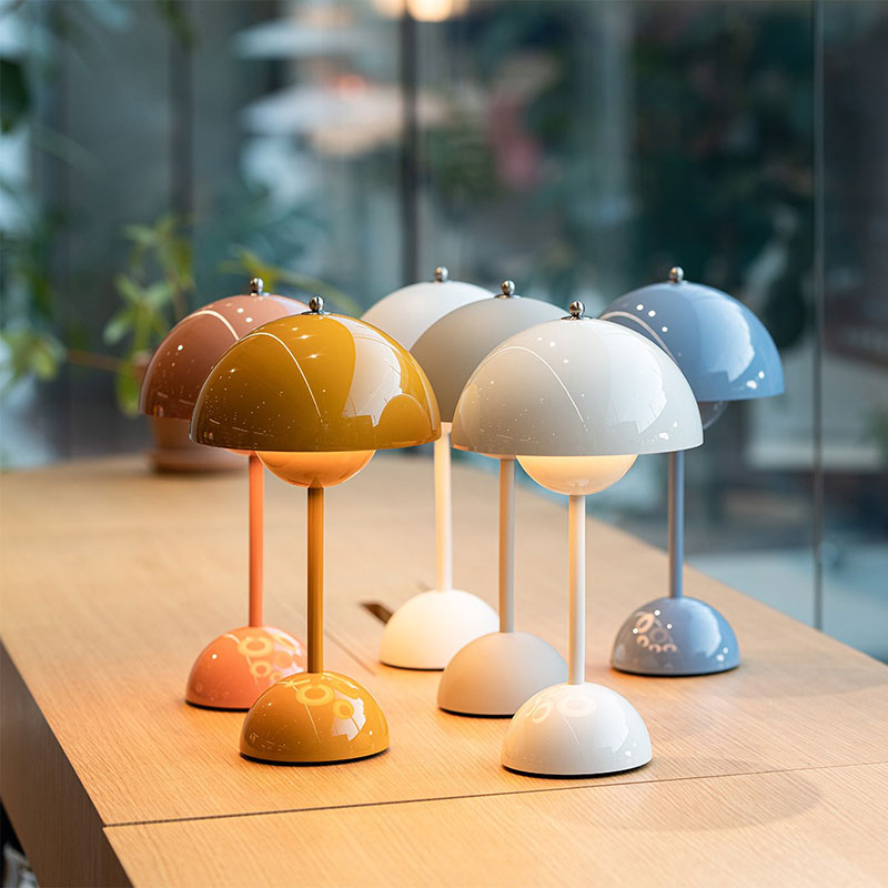 Skandinavische LED Tischlampe Metall – Dimmbar & Kabellos, Modernes Design