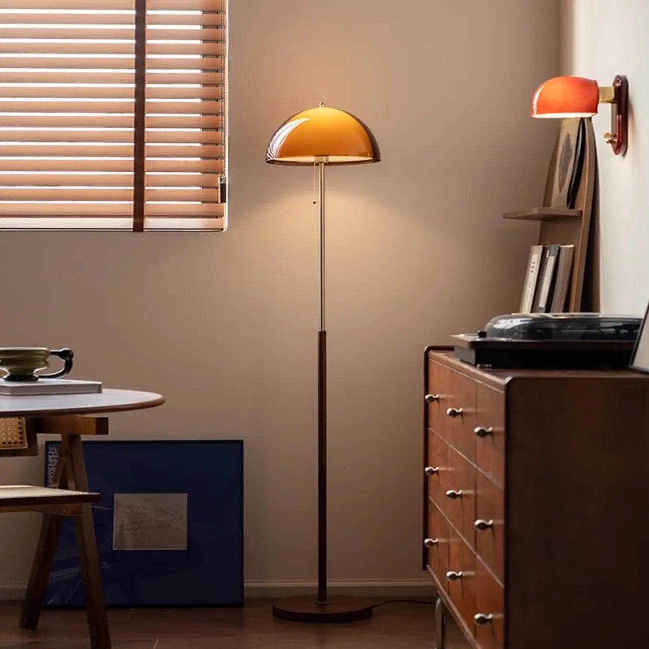Stehleuchte Holz Nussbaum, Bernstein Design Vintage E27