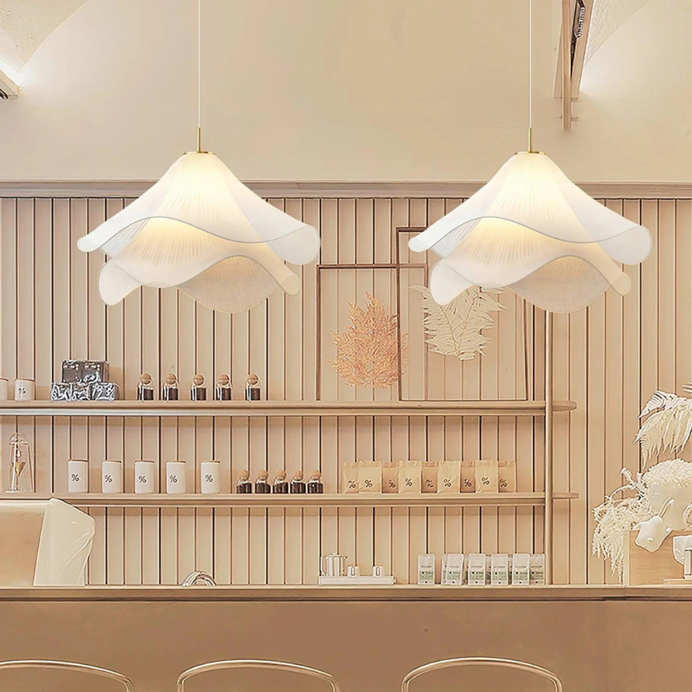 Elegante Deckenleuchte aus Stoff und Metall