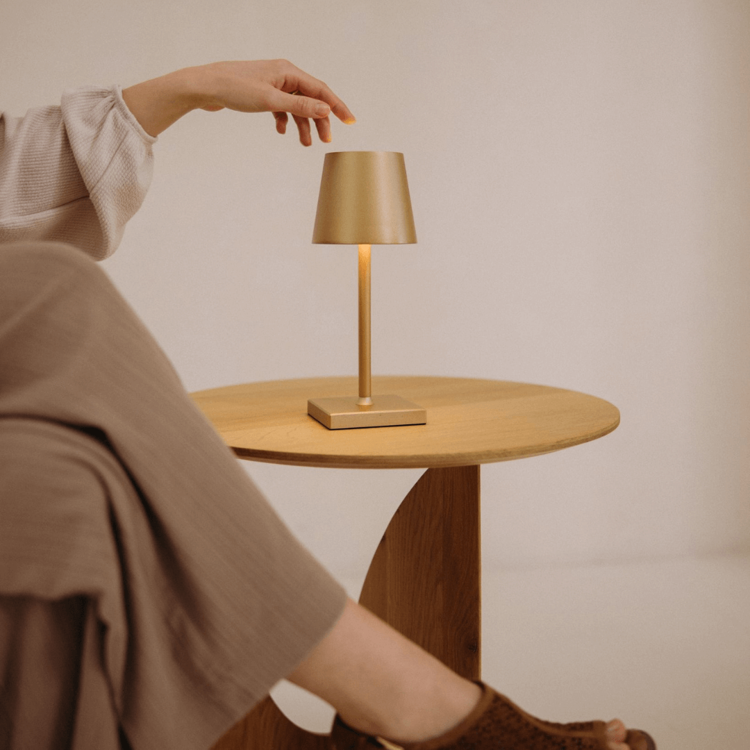 Kleine wiederaufladbare LED-Tischlampe