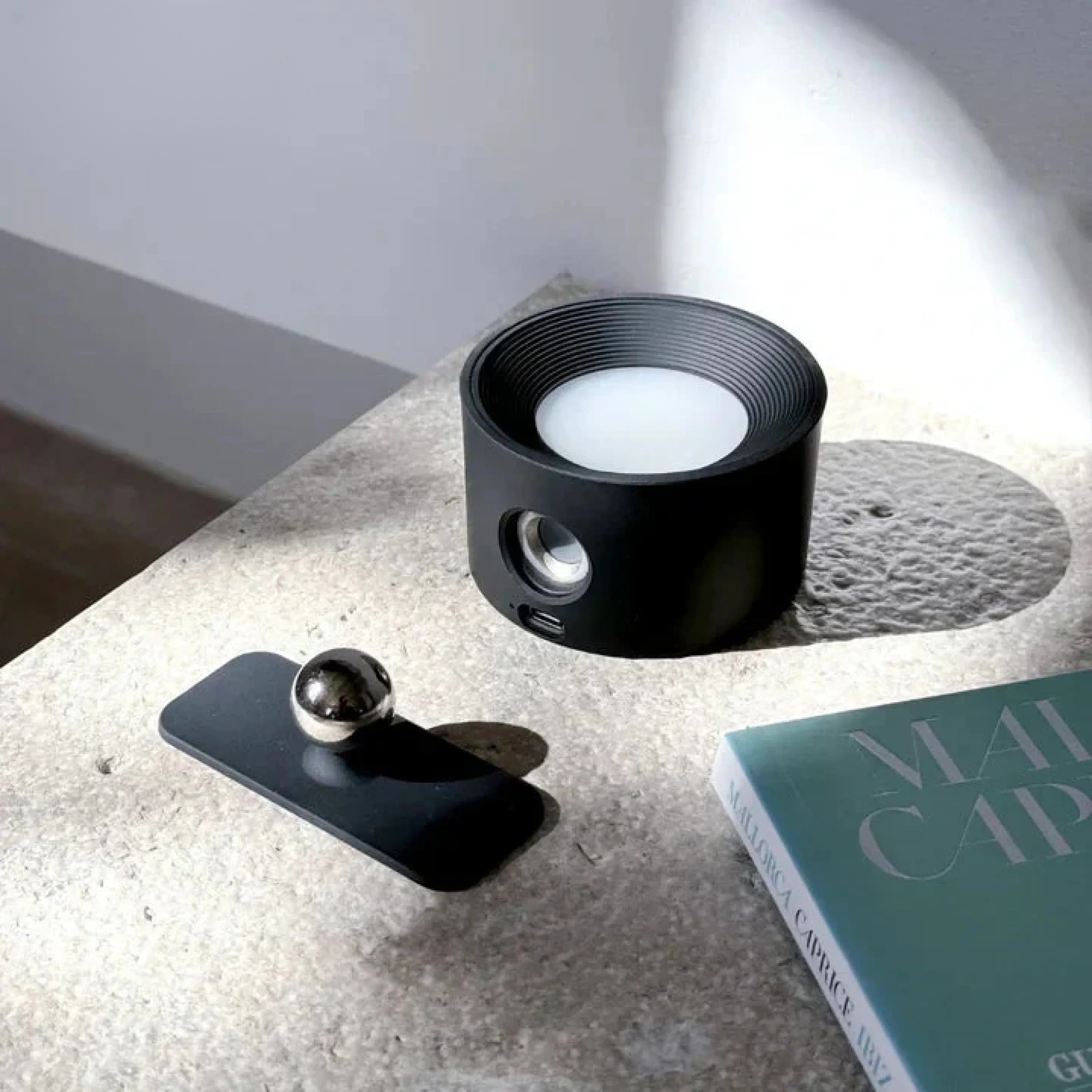 Wiederaufladbare LED-Wandleuchte – kabellos, dimmbar, 360° drehbar