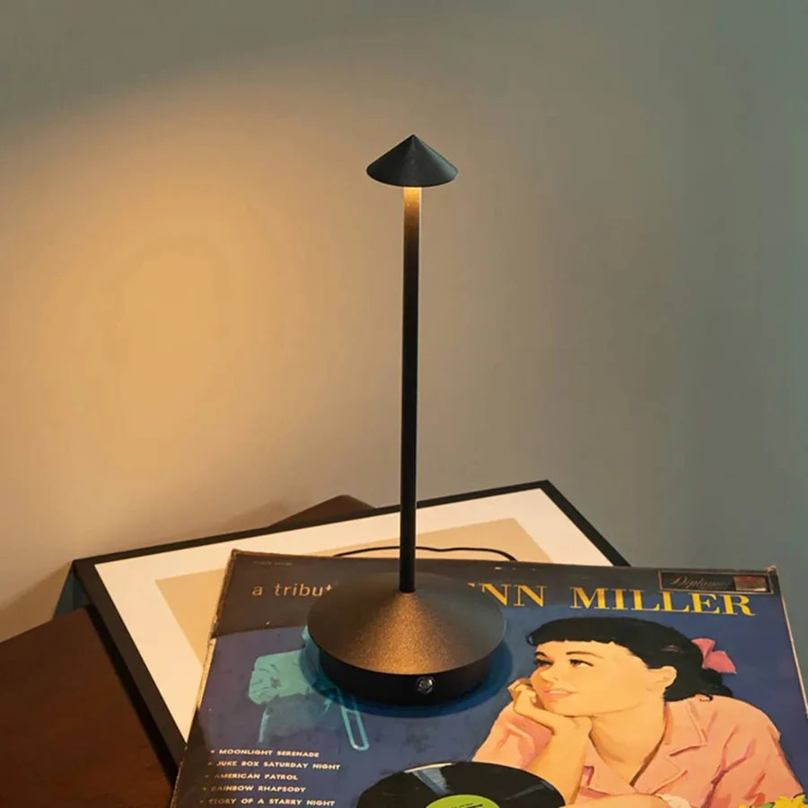 Moderne Tischlampe Skandinavisch, Warmes Licht, Kompaktes Design