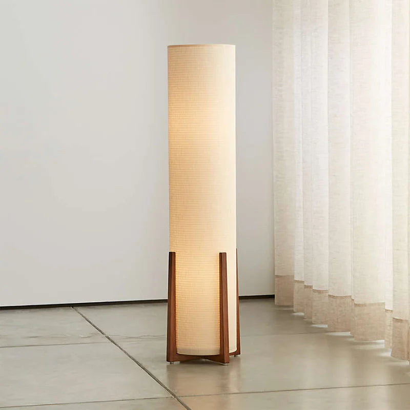 Haselnuss Stehlampe aus Massivholz