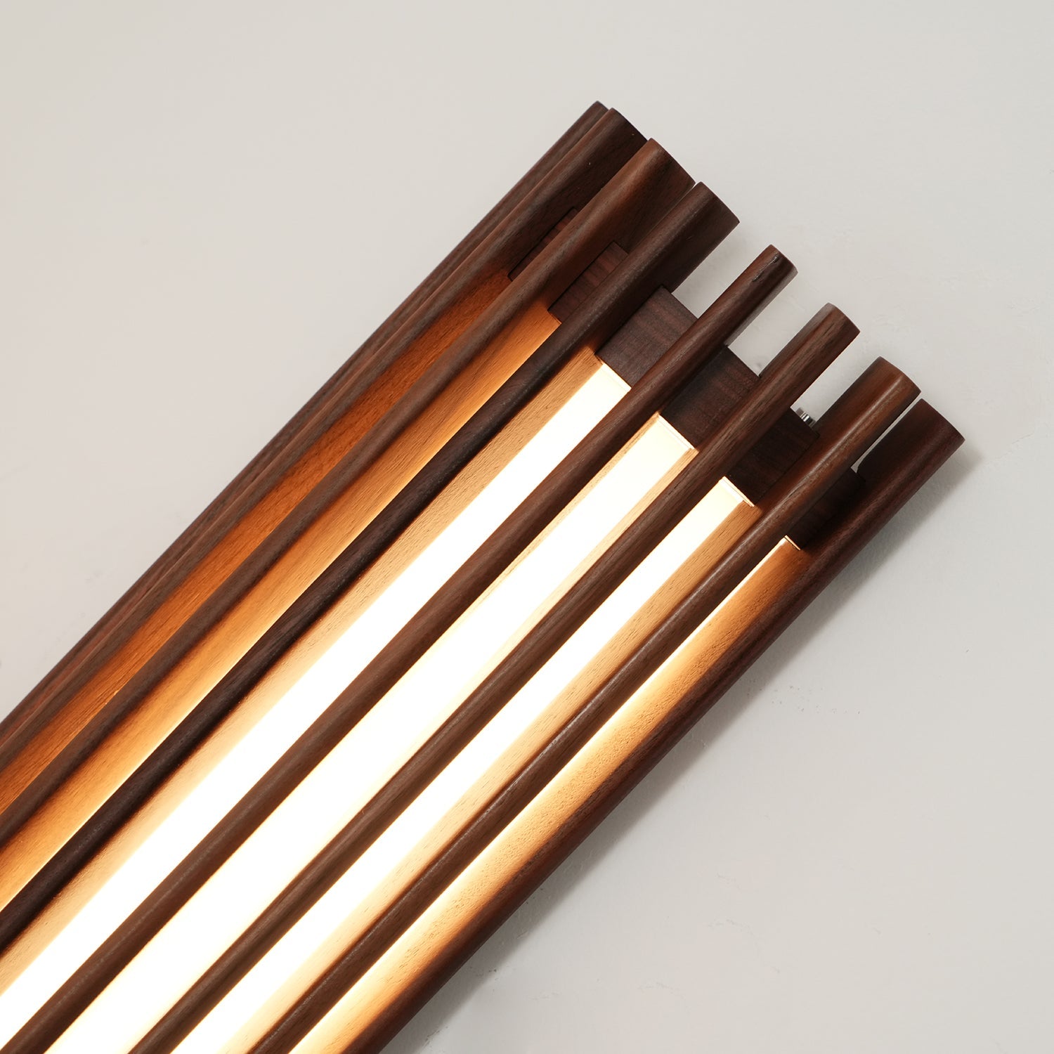 LED Wandleuchte Holz Walnuss Linear, Moderne Wandlampe 40 cm