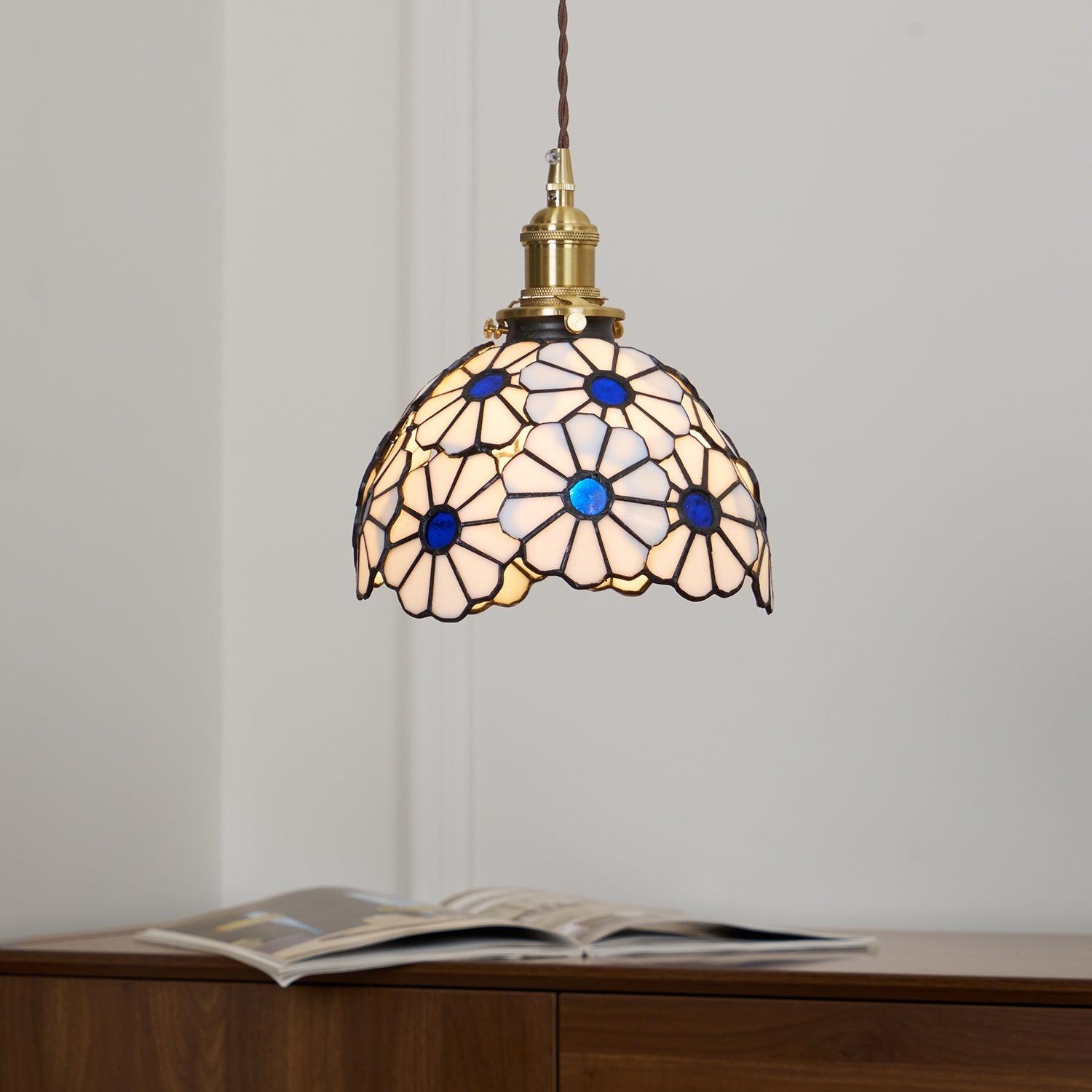 Buntglas Pendelleuchte Blumenform, Handgefertigt aus Messing, Vintage Dimmbar