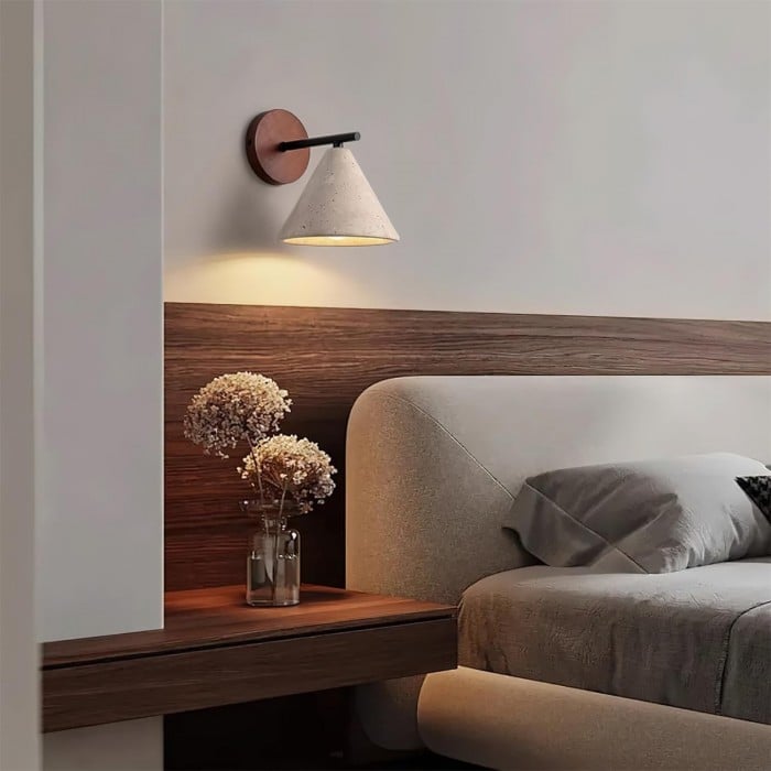 Travertin Wandleuchte Kegelform, Naturstein Design Wabi Sabi